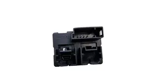 Ford Fusion II USB-pistokeliitin HC3T14F014