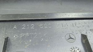 Mercedes-Benz E AMG W212 Kita bagažinės apdailos detalė A2126902130