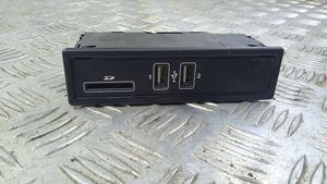 Mercedes-Benz E W213 USB-pistokeliitin A2058200126