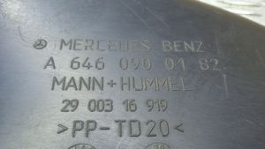 Mercedes-Benz C AMG W204 Oro paėmimo kanalo detalė (-ės) 