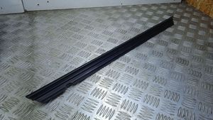 Mercedes-Benz C AMG W204 Rivestimento modanatura del vetro della portiera anteriore A2047350365