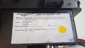 Bentley Continental Tuhkakuppi (edessä) 3W8863075A