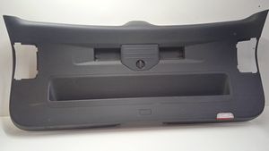 Volkswagen Touareg II Rivestimento portellone 7P6867601A