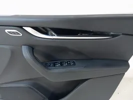 Maserati Levante Rivestimento del pannello della portiera anteriore 