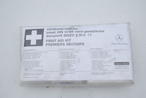 Mercedes-Benz E W210 Aptieciņa 