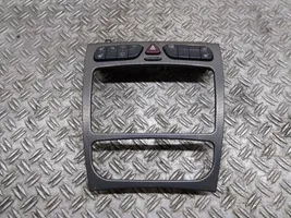 Mercedes-Benz C W203 Panneau de garniture tableau de bord 
