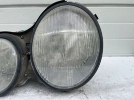 Mercedes-Benz E W210 Lampa przednia 