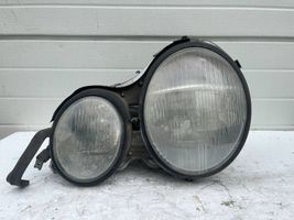 Mercedes-Benz E W210 Lampa przednia 