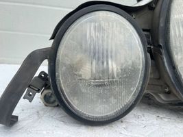 Mercedes-Benz E W210 Lampa przednia 