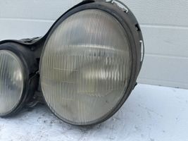 Mercedes-Benz E W210 Lampa przednia 