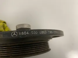 Mercedes-Benz C W202 Kampiakselin vauhtipyörä A6040300003