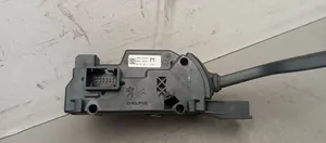 Citroen C4 Grand Picasso Pavarų perjungimo jungtukas/ rankenėlė 96811352XT