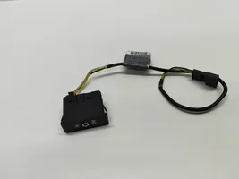 BMW 5 E60 E61 Connettore plug in AUX 6940236