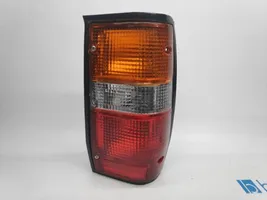 Mitsubishi L200 Lampy tylnej klapy bagażnika 