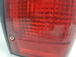 Mitsubishi L200 Lampy tylnej klapy bagażnika 