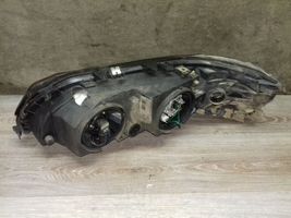 Volvo XC70 Lampa przednia 8693548