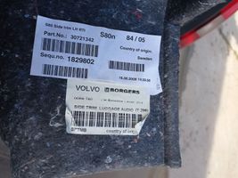 Volvo S80 Tavaratilan/takakontin alempi sivuverhoilu 