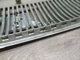 Volvo V70 Grille calandre supérieure de pare-chocs avant 