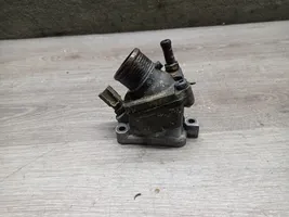 Volvo V70 Boîtier de thermostat / thermostat 