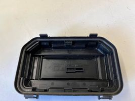 BMW M4 F82 F83 Tapa de caja de fusibles 9224872