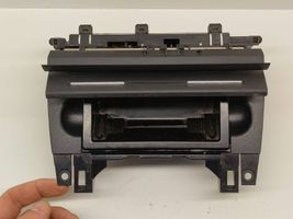 Audi A4 S4 B7 8E 8H Peleninė panelėje 8E0857951J