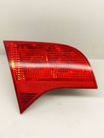 Audi A4 S4 B7 8E 8H Lampy tylnej klapy bagażnika 8E9945093