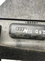 Audi A4 S4 B8 8K Tavaratilan/takakontin alempi sivuverhoilu 8K9863990