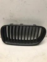 BMW 5 E60 E61 Grille calandre supérieure de pare-chocs avant 7261355