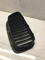 BMW 5 E60 E61 Grille calandre supérieure de pare-chocs avant 7261355