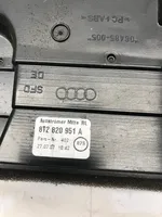 Audi A5 8T 8F Centrinės oro grotelės 8T2820951A