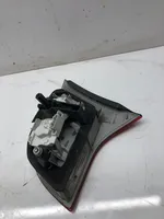 Audi A4 S4 B7 8E 8H Lampy tylnej klapy bagażnika 484611L