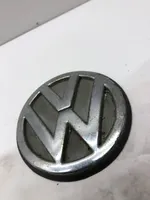 Volkswagen PASSAT B6 Gamintojo ženkliukas 3B0853630