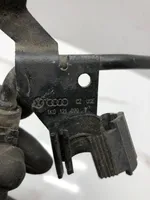 Audi A3 S3 8P Tubo flessibile del liquido di raffreddamento del motore 1K0121070T