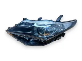 Toyota Auris E180 Lampa przednia 8115002E21