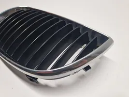 BMW 1 E81 E87 Maskownica / Grill / Atrapa górna chłodnicy 7077129