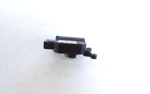 Volkswagen PASSAT B7 Intake manifold valve actuator/motor 