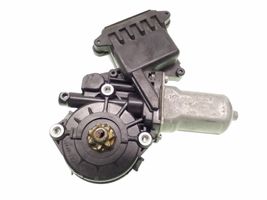 Toyota Avensis T270 Moteur de lève-vitre de porte avant 8570202020