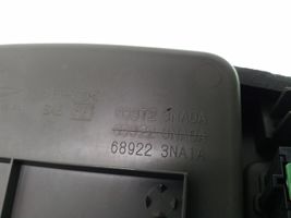 Nissan Leaf I (ZE0) Puodelių laikiklis (priekyje) 689T23NA0A