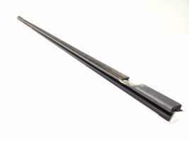 Volkswagen Touareg I Front door glass trim molding 