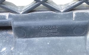 Jaguar XF Etupuskurin alempi jäähdytinsäleikkö 8X2315K233BC