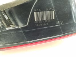 Volkswagen Tiguan Lampy tylnej klapy bagażnika 5N0945094B