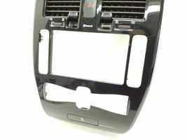 Nissan Leaf I (ZE0) Cadre, panneau d'unité radio / GPS 682603NL0A