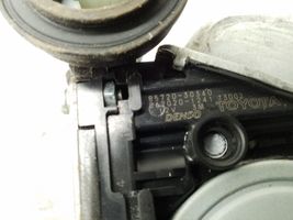 Toyota Prius (XW30) Priekinis varikliukas langų pakėlėjo 8572030340