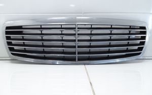 Mercedes-Benz E W211 Griglia superiore del radiatore paraurti anteriore A2118800583