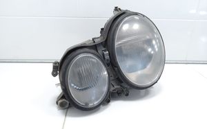 Mercedes-Benz E W210 Lampa przednia 15060700