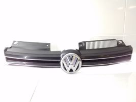 Volkswagen Golf VI Etupuskurin ylempi jäähdytinsäleikkö 5K0853651