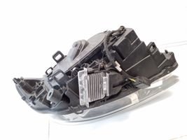 Volvo V60 Lampa przednia 31420108