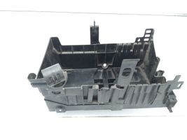 Opel Astra J Boîte de batterie 13308434