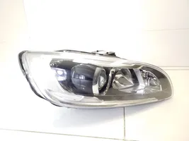 Volvo V60 Lampa przednia 31420254