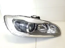 Volvo V60 Lampa przednia 31420254